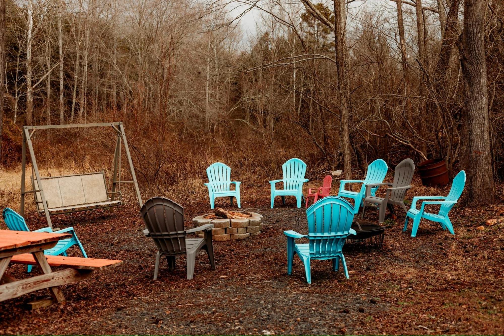 Giggling Creek Cottage - Bedjet! King Sized! Gazebo, 45 Acres, Arcades, Nintendo, More Henry Exterior photo