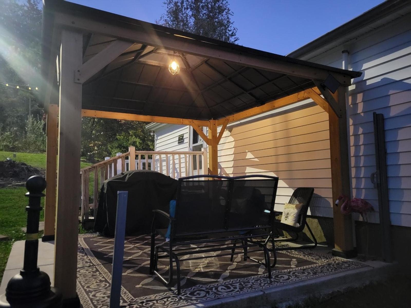 Giggling Creek Cottage - Bedjet! King Sized! Gazebo, 45 Acres, Arcades, Nintendo, More Henry Exterior photo